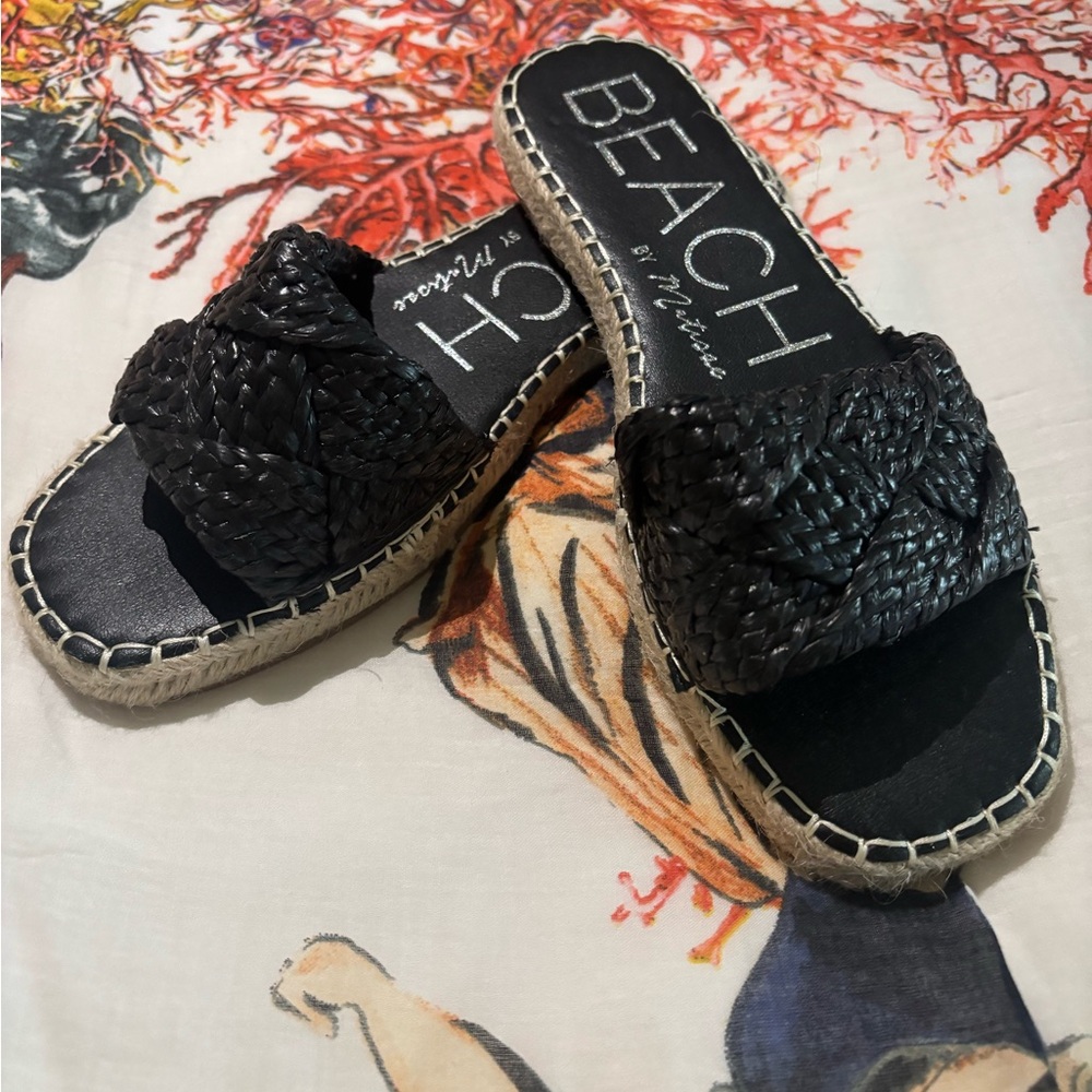 Beach black sandals